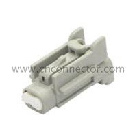 2 way female automobile connector 7183-7770-40 MG613216